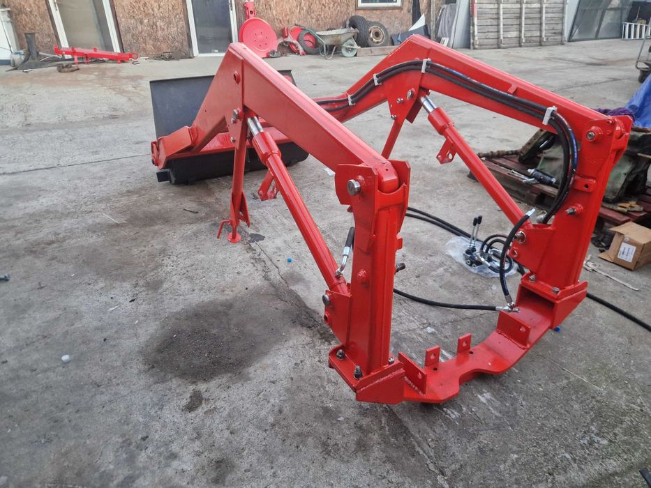 Incarcator frontal pentru tractor U650
