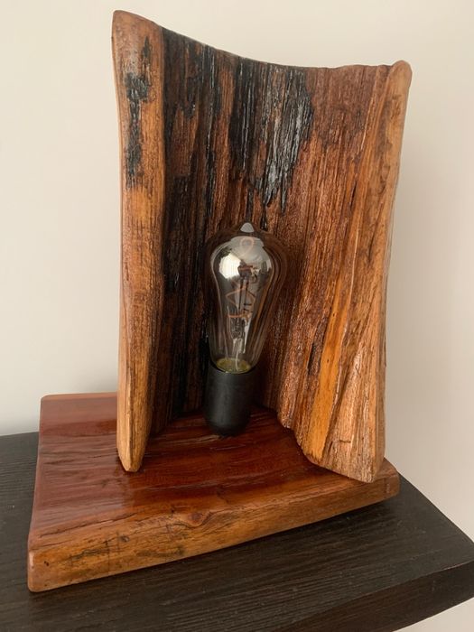 Veioza handmade din lemn natural