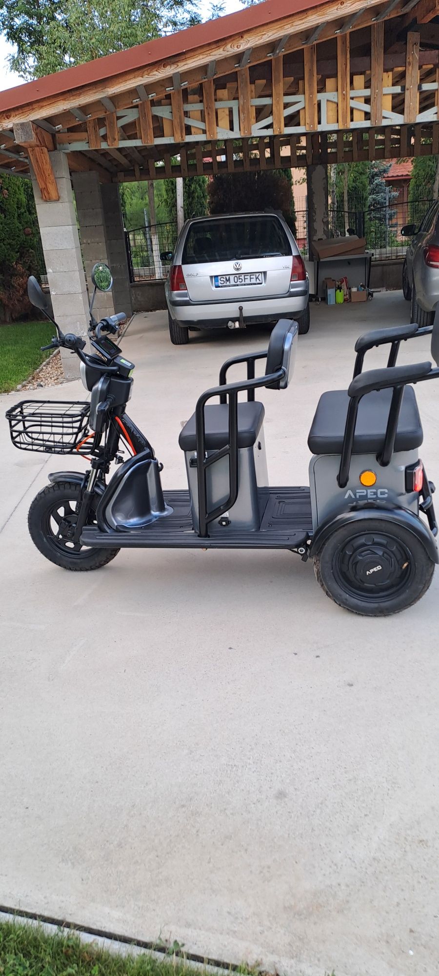 Vand triciclu electric