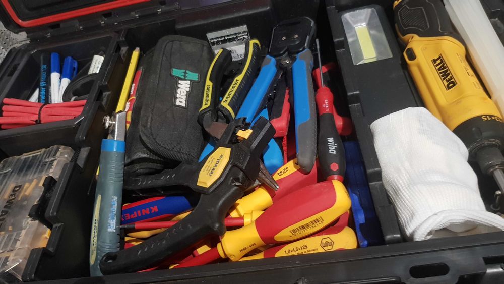 Electrician instalatii electrice rezidentiale si industriale