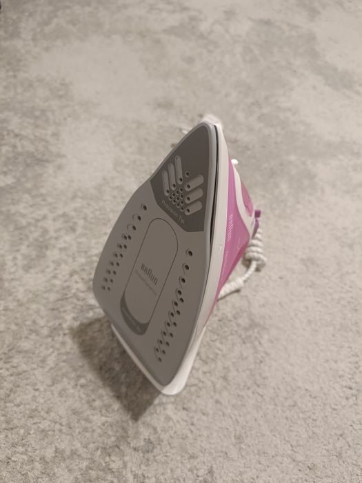 Продаю Утюг Braun розовый