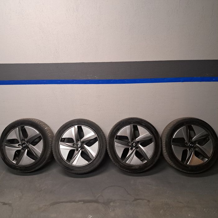 Оригинални джанти за Хюндай 17" с гуми и датчици