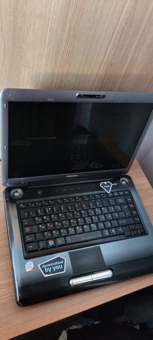 Ноутбук Toshiba.
