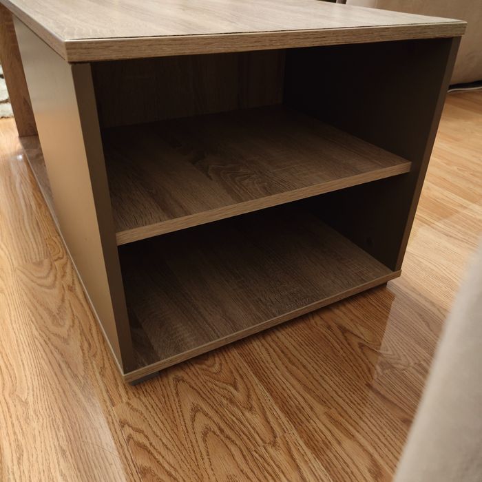 Vând comoda TV 101x50,7x42 cm