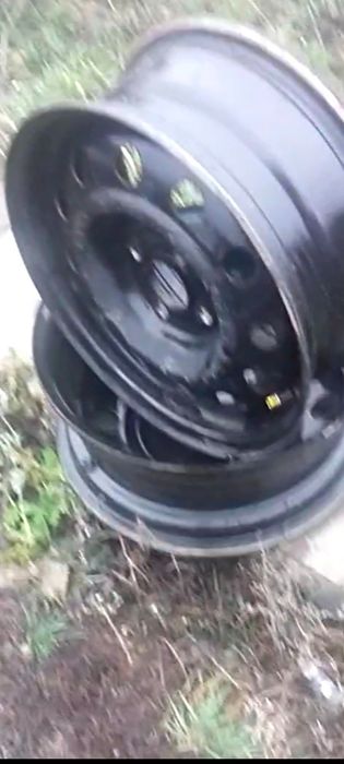 Продам диска диаметром на 15.штамп 4шт, (комплект)4 разболтовка