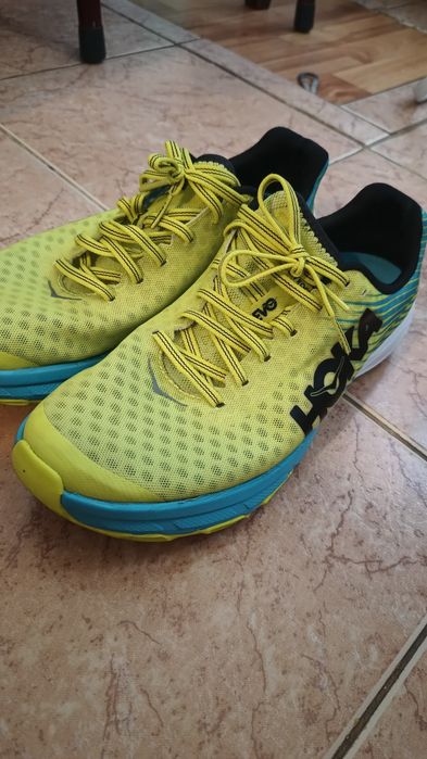 Adidași HOKA one one pentru alergare