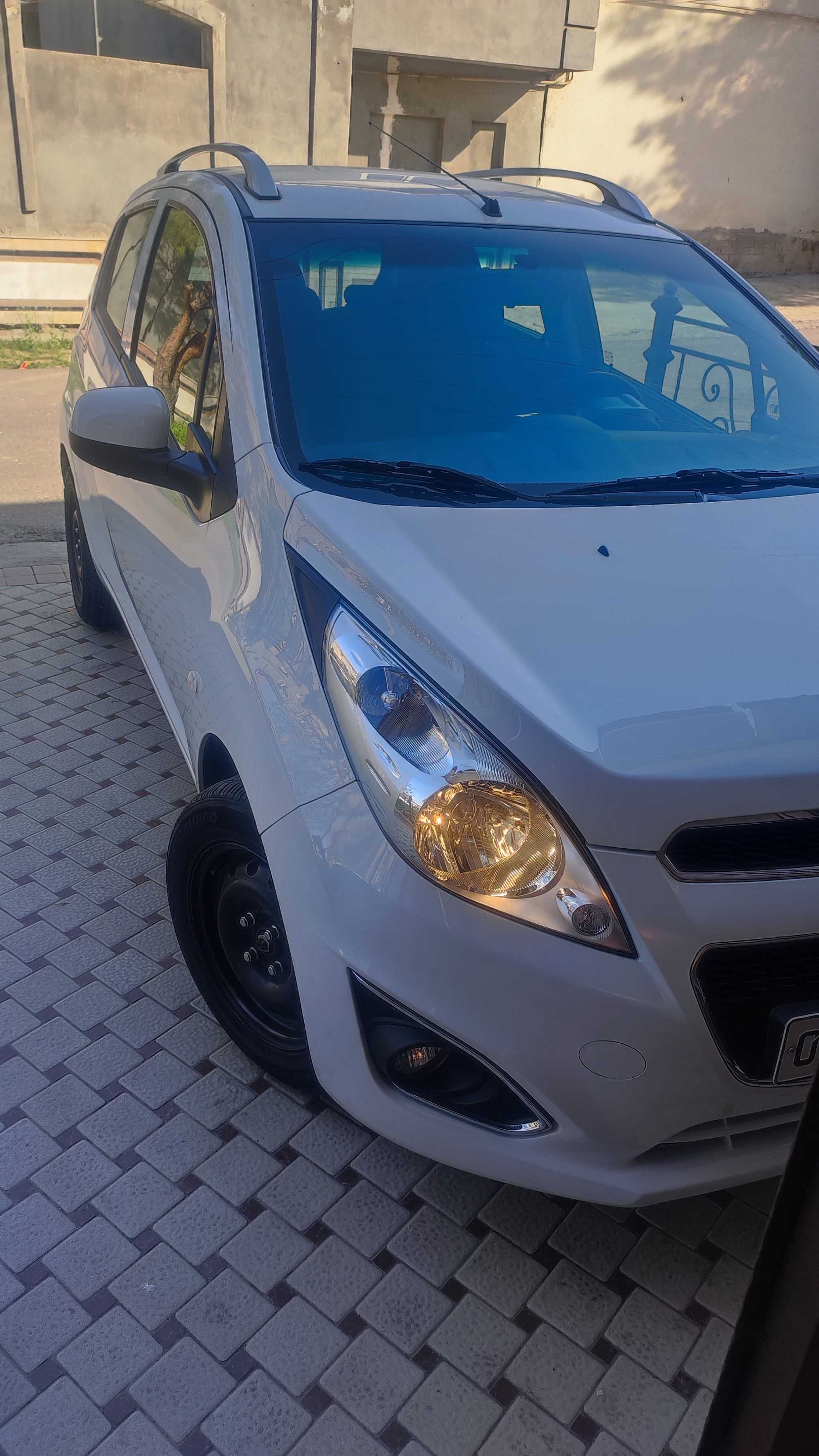 Spark avtomat sotiladi rangi oq 2021 yil