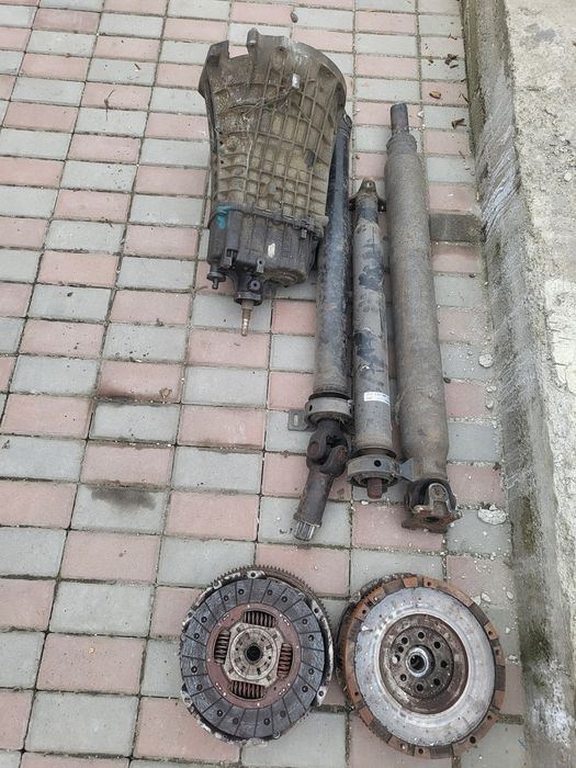 Vând cutie de viteze 5+1 cu disc de ambreiaj , volanta și cardan