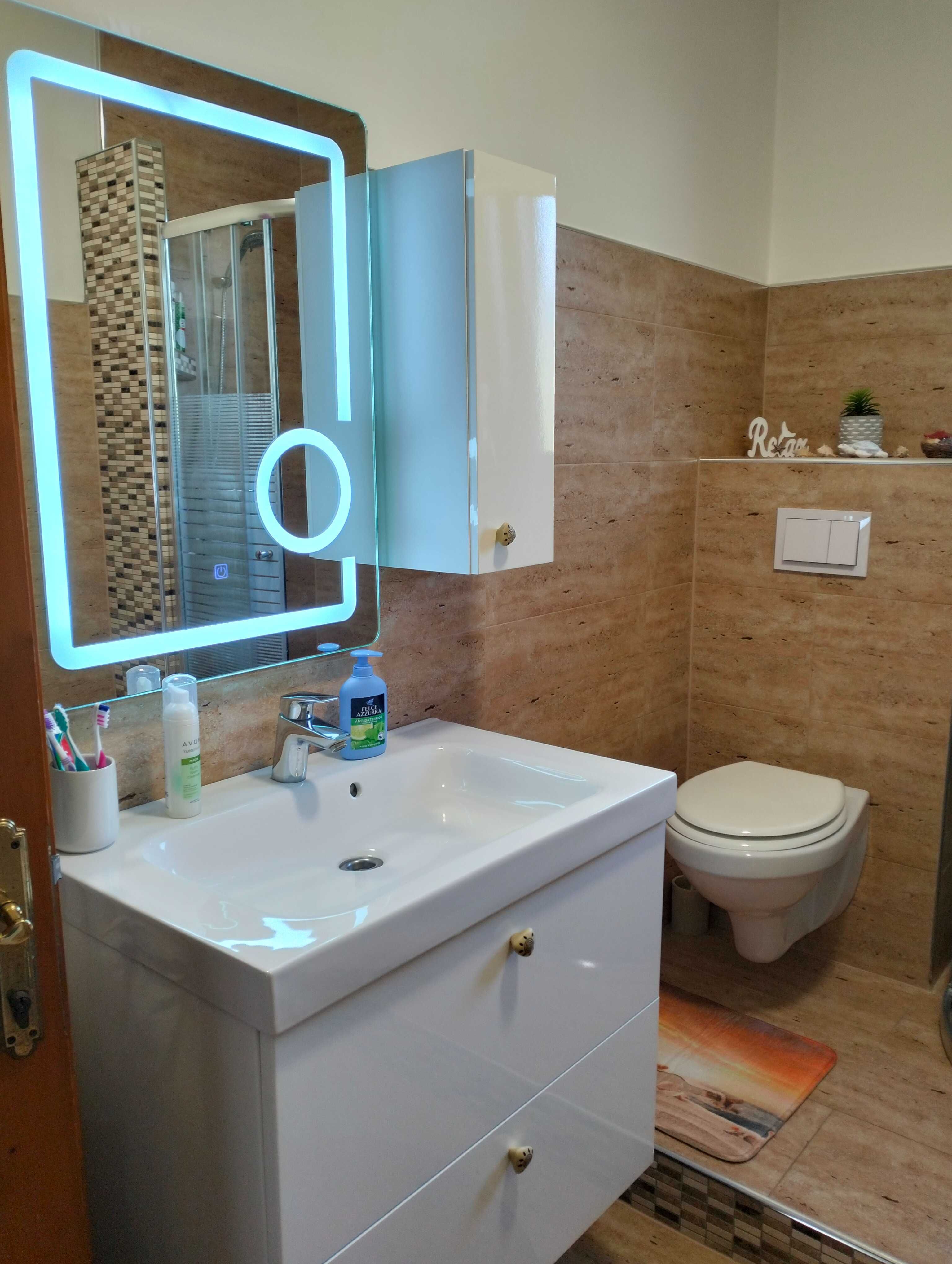 Apartament de vânzare cu două camere, renovat, zonă centrală