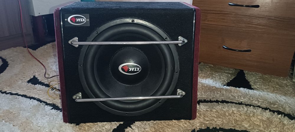 Продам машинный Сабвуфер