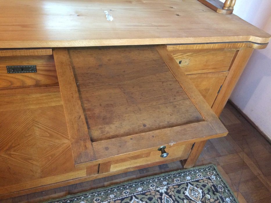 Bufet-Vitrina, vechi (Credenț), perioada intebelică