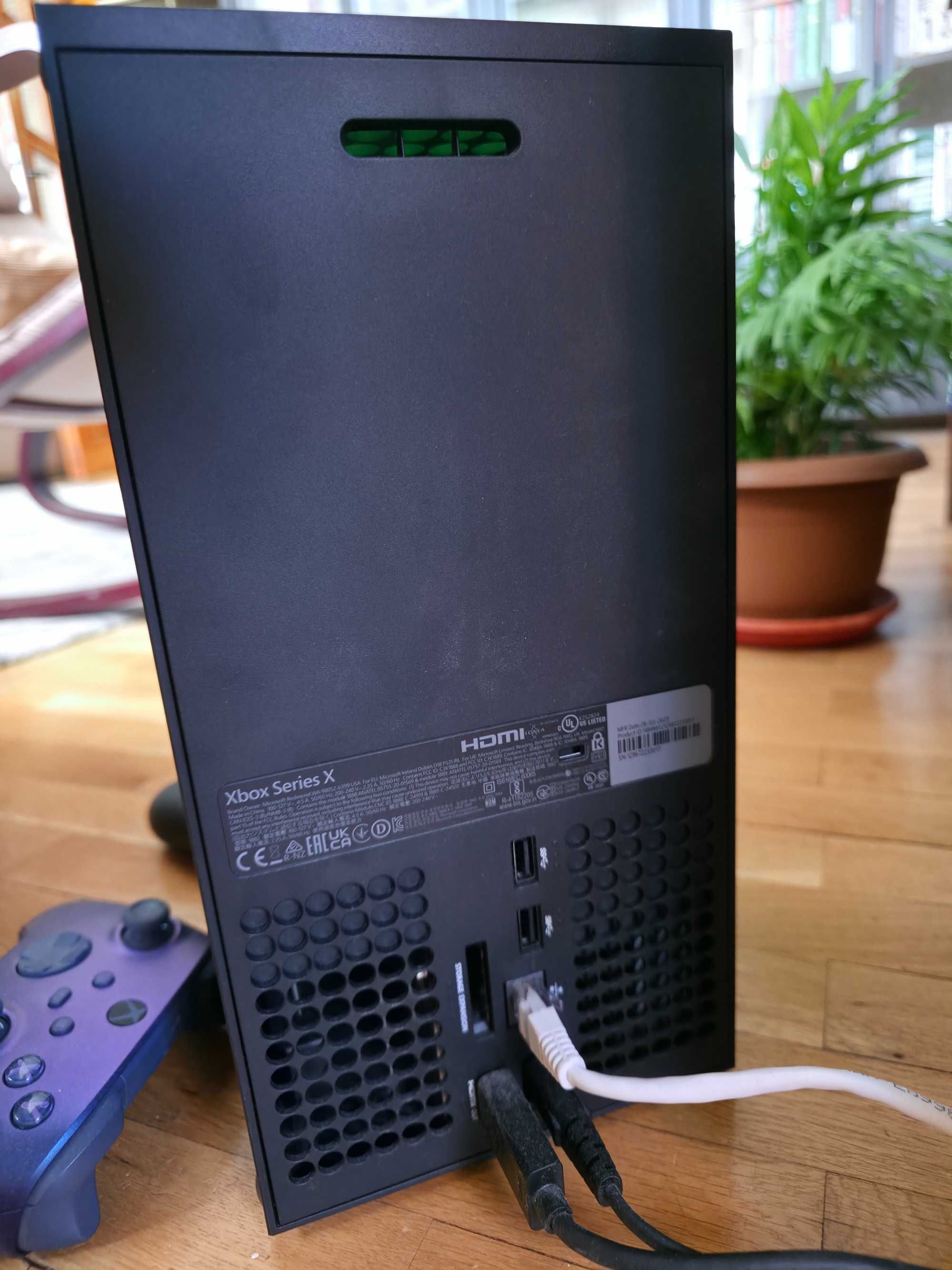 Продавам Xbox Series X 1TB SSD в гаранция