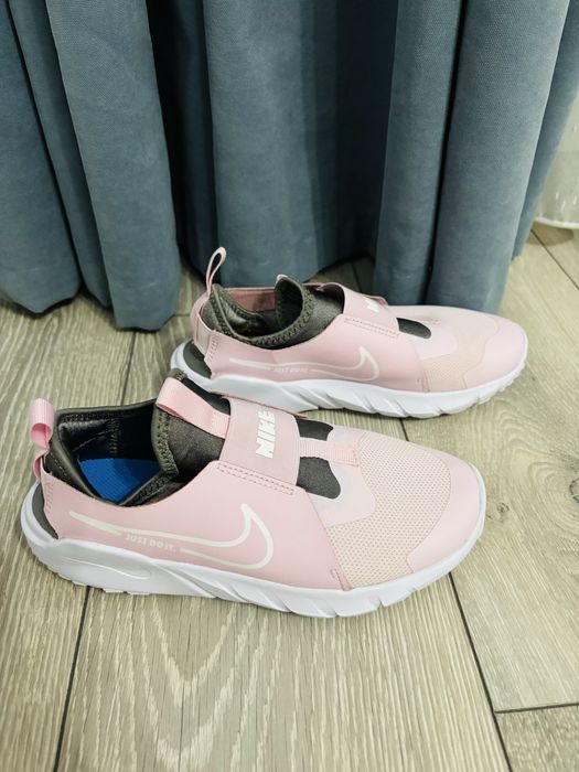 Adidasi Nike —-35,5