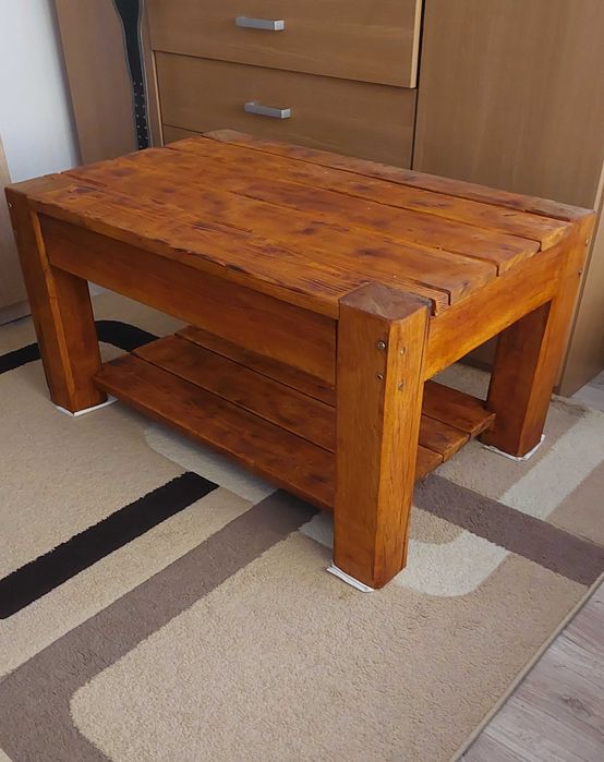 Masă din lemn masiv