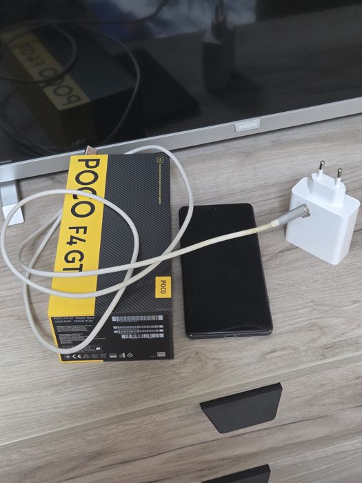 Vând telefon Poco F4 Gt