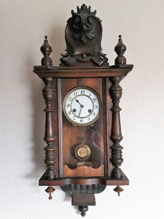 стар автентичен стенен часовник
