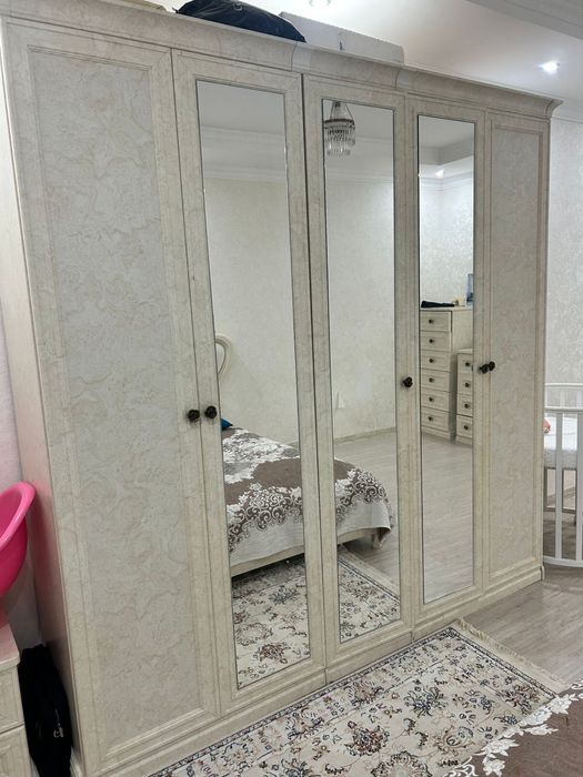 Продается спальный гарнитур