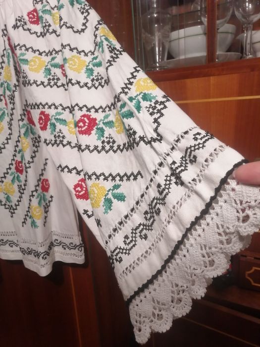 Ie/cămașă cusuta manual (costum popular)