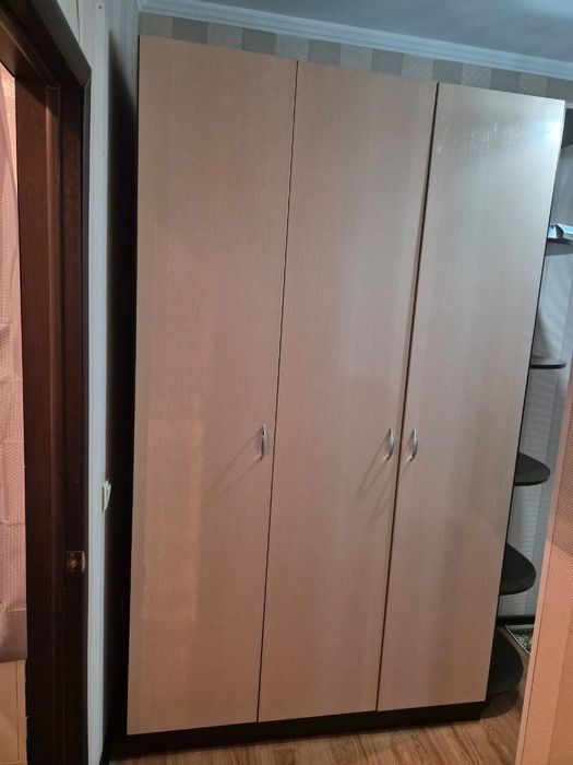 Шкаф для одежды продам