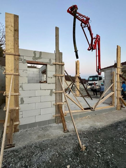 Inchiriez pompa de beton cu brat elefant autopompa Putzmeister M24