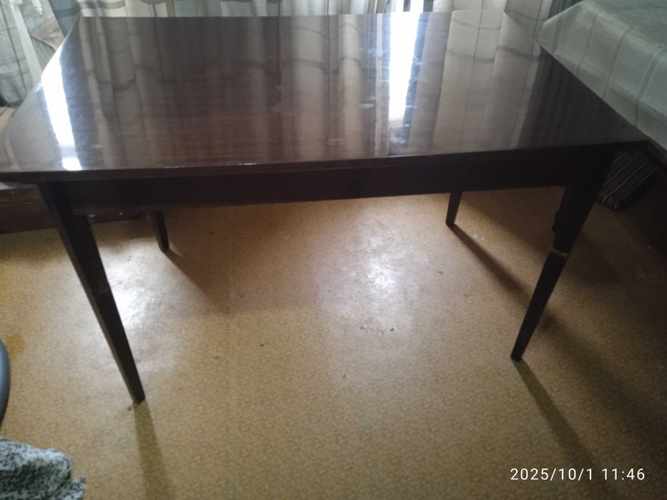 Продам стол обеденный