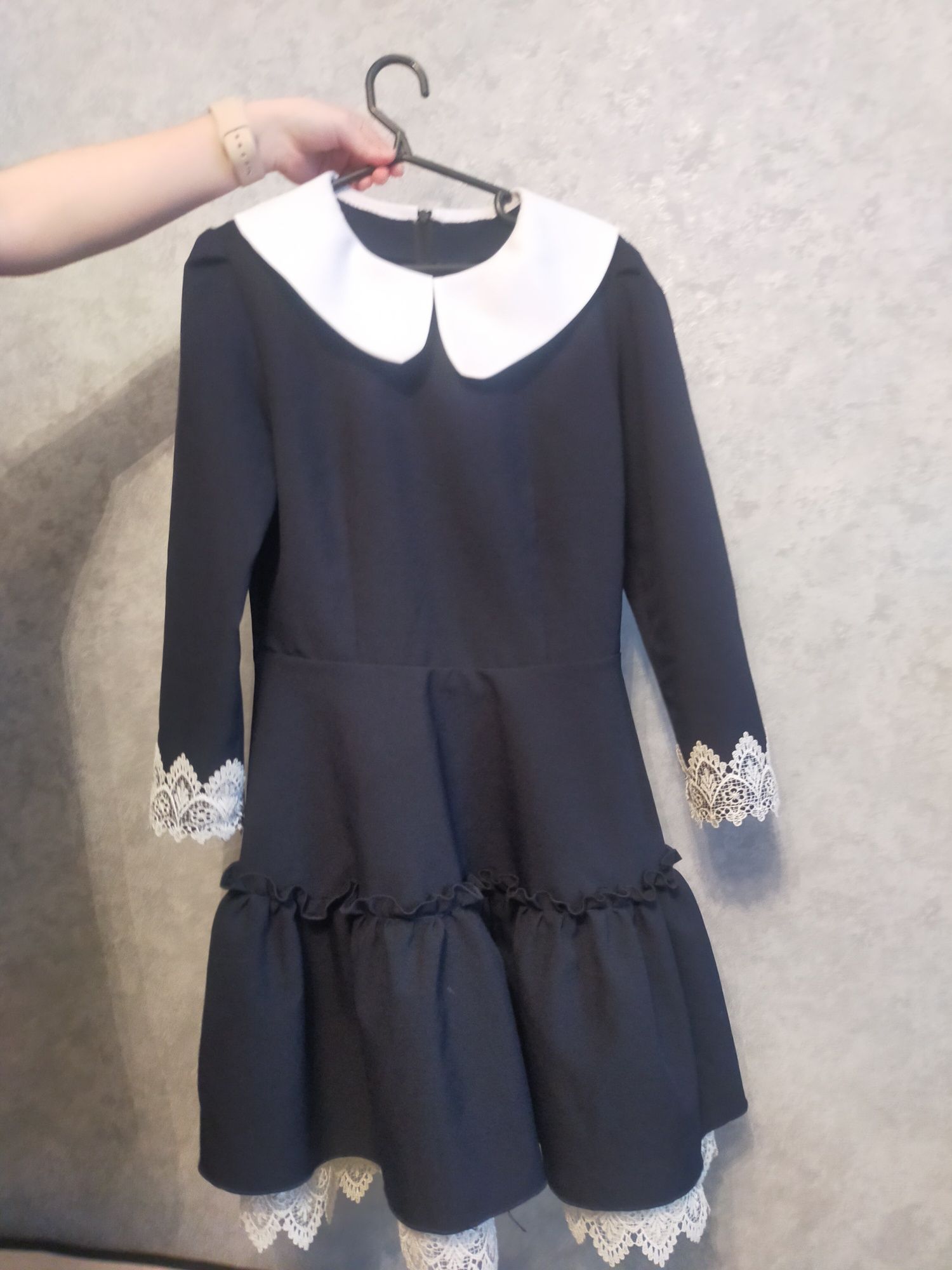 Продаю школьное платье