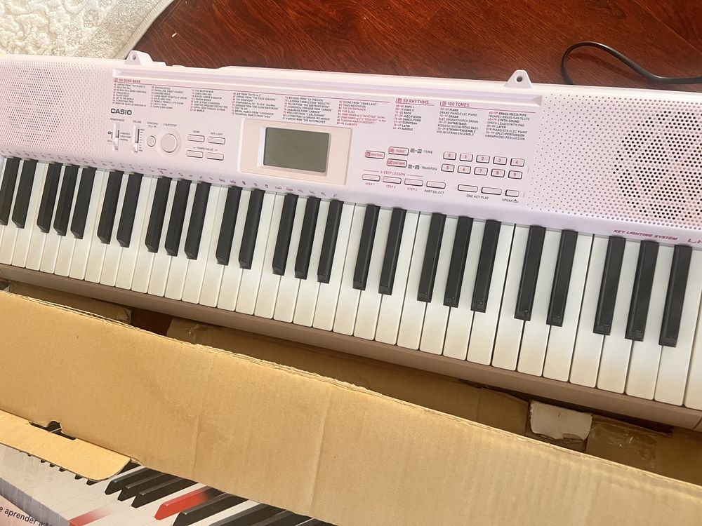 Синтезатор Casio
