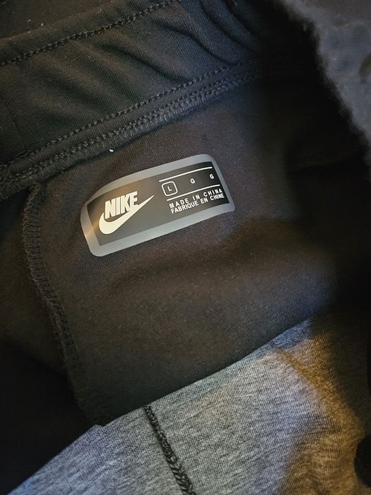 Pantaloni Nike tech Gri cu negru marimea L