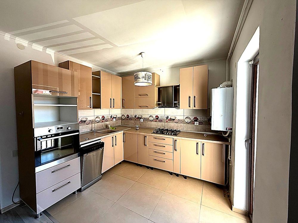 Apartament de vanzare cu 3 camere Calea Poplacii