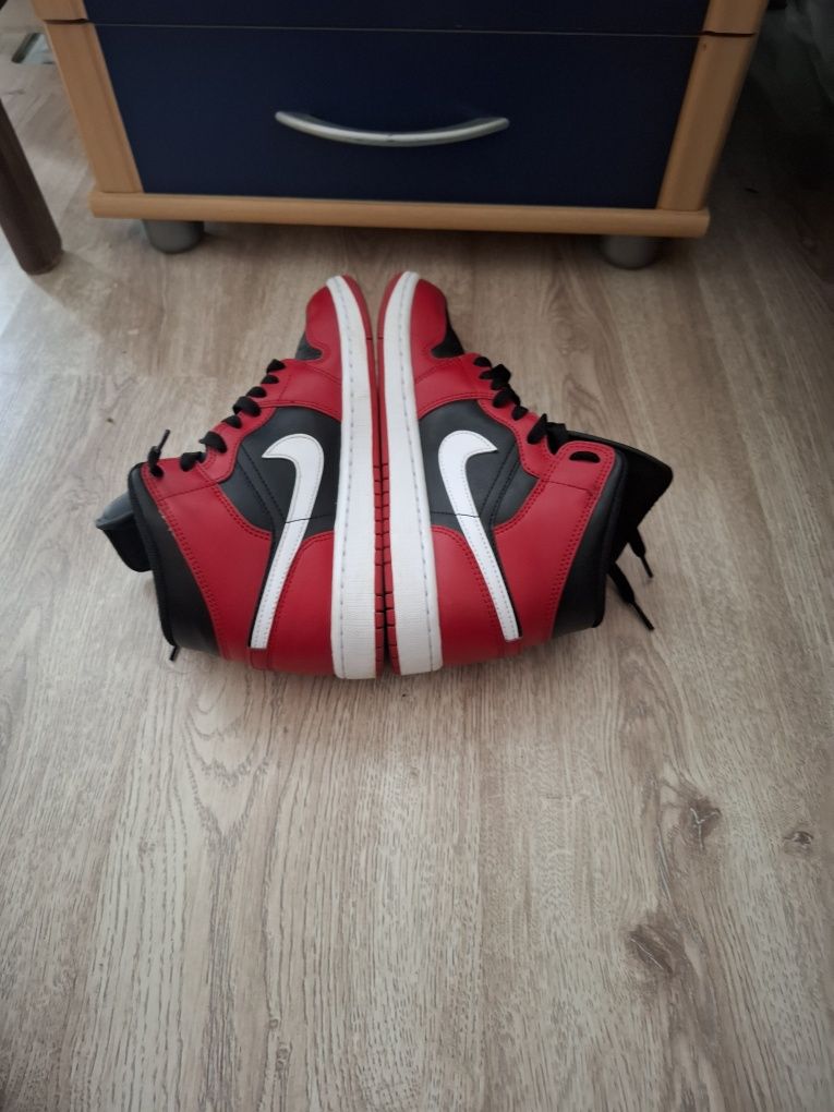 Jordan1 Nike Red and White