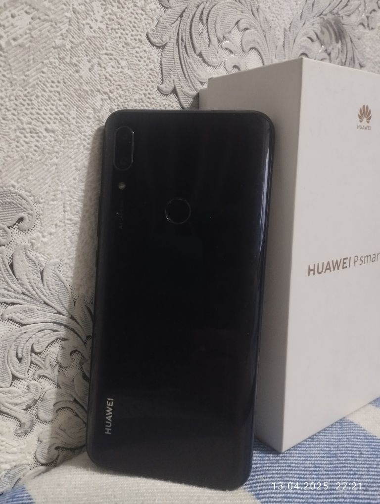 Телефон Huawei в идеальном состоянии