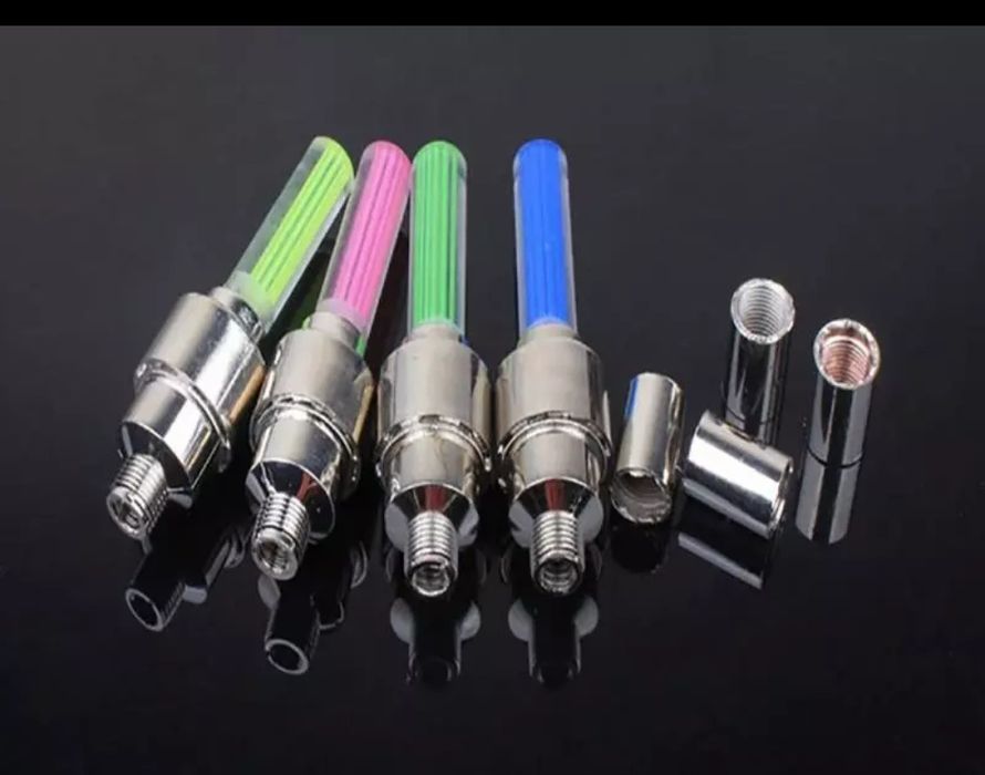 Светещи диодни лампички за коли и велосипеди