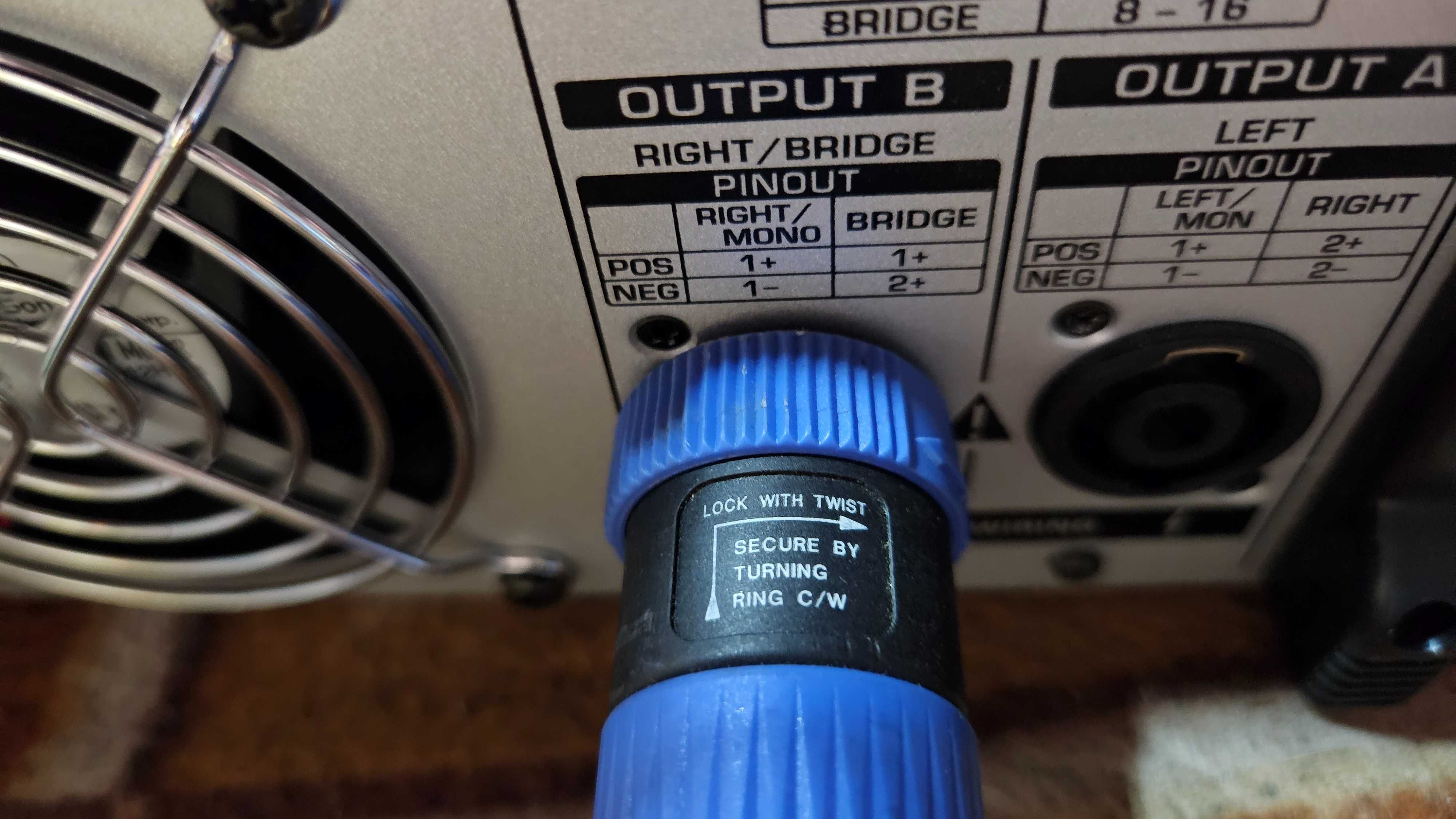 Behringer PMX1000 2X300 WATI /4 OHMI 600 WATI bridge 100 efecte