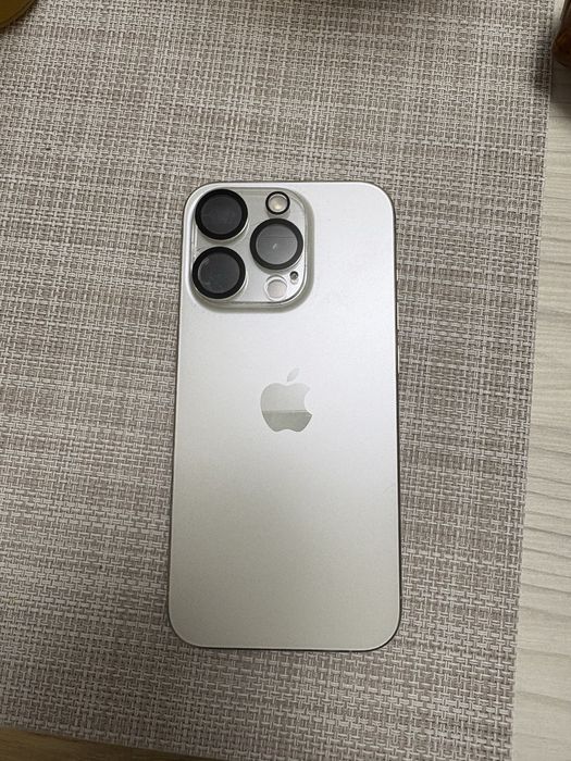 Iphone 15 pro white titanium