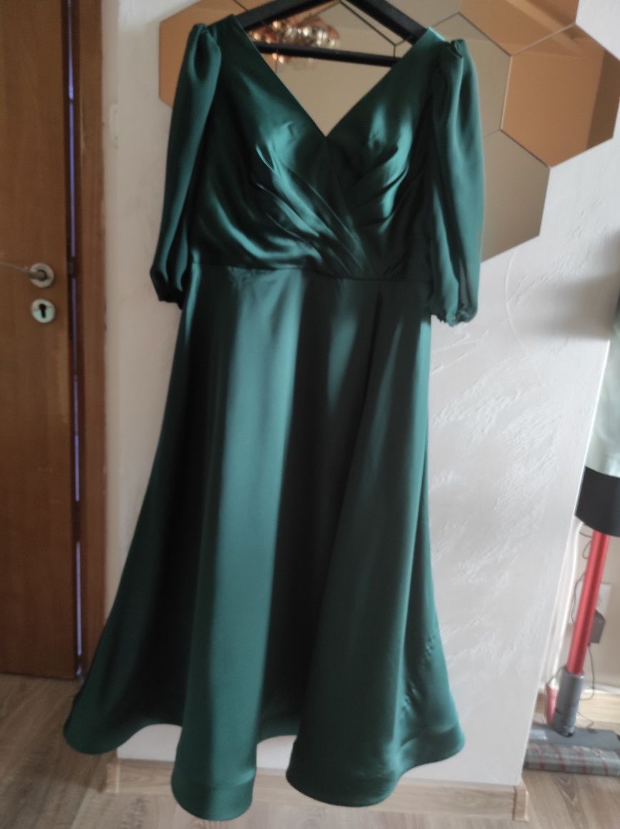 Официална рокля размер 44/Л/ХЛ.Тъмо зелена рокля до глезена подходящай