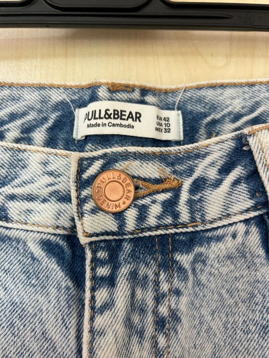 Светлосини дънки(mom jeans). В отлично състояние. Размер: EUR-40