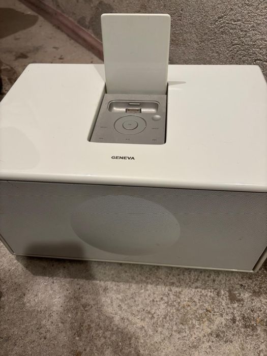 Аудио система Geneva Sound System M и Apple  ipod