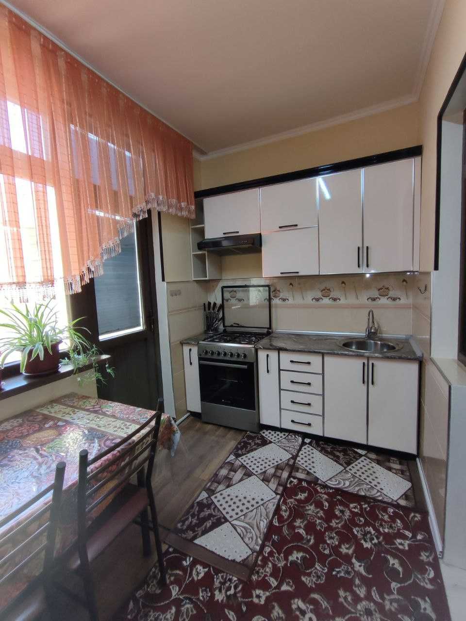 Ховли-Коттедж 2 этажли, 6 хона + 2 та санузел, Кармана Фарход-Ширин