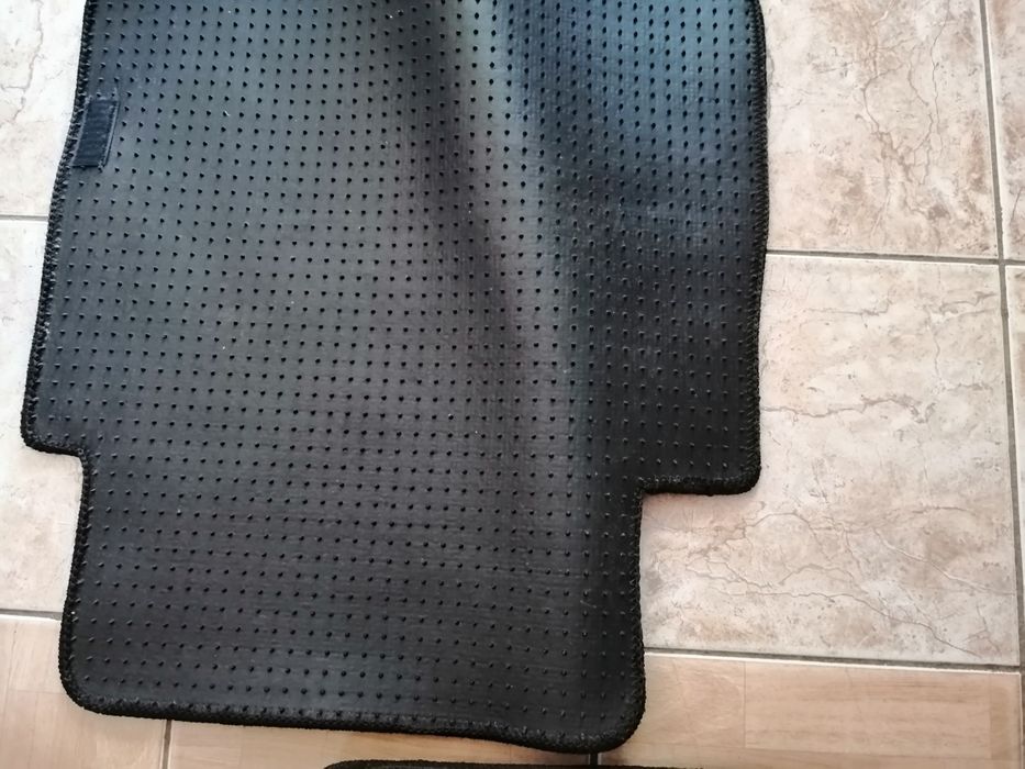 Коврики-полики от автомашины Тиида, оригинальные, полный комплектттттт