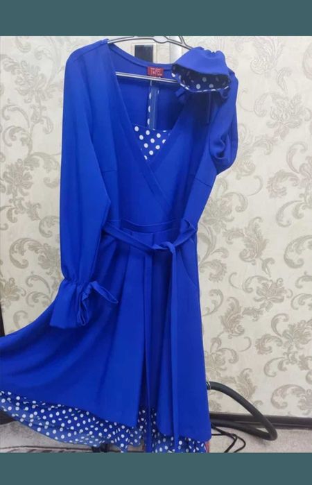 Продам платье черное, р. 48-50, и платье синее, красивое,р. 48-50