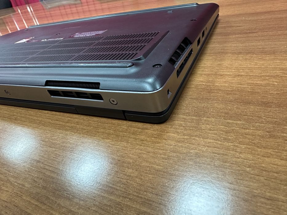 Laptop profesional Dell Precision 7530 (baterie noua)