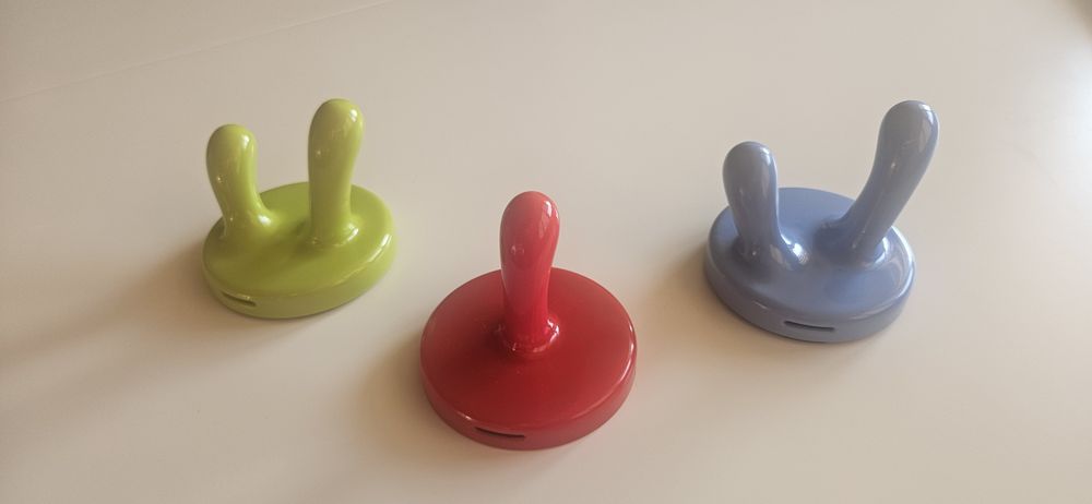 Три нови закачалки за стена