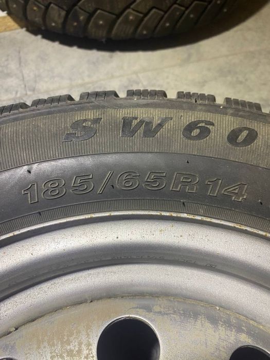 Продам комплект резины с дисками