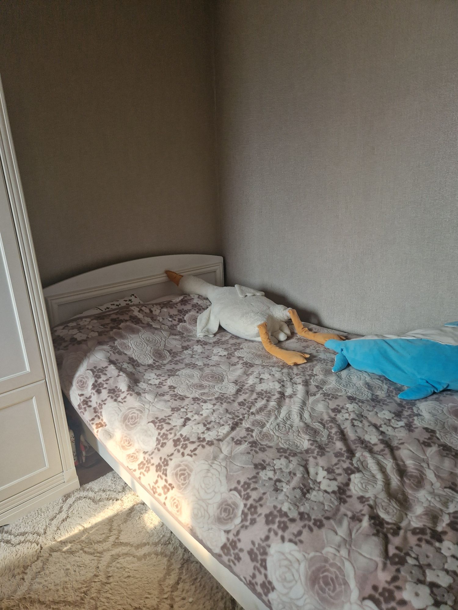 Кровать  в спальню