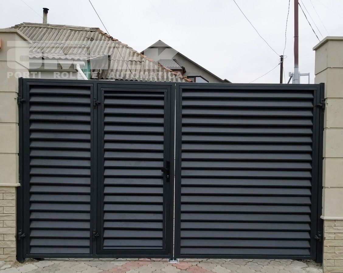 Construim la comanda dvs. garduri si porti din:
- panouri stil jaluzea