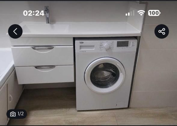 Продается раковина с тумбой подвесгая  и со смесителью