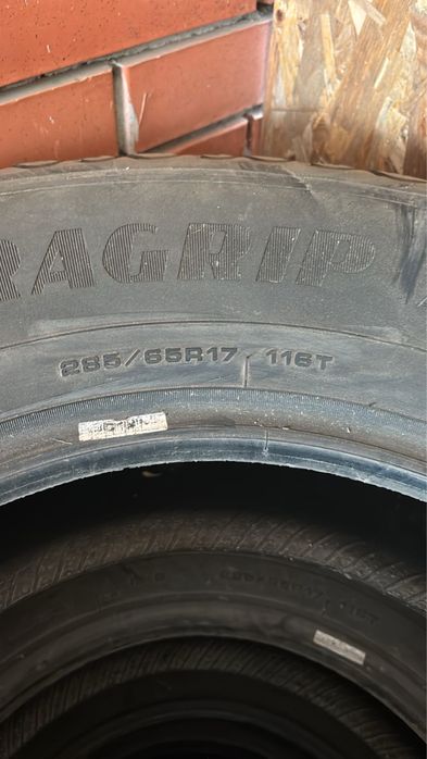 Зимние шиповонные шины 285/65 R17