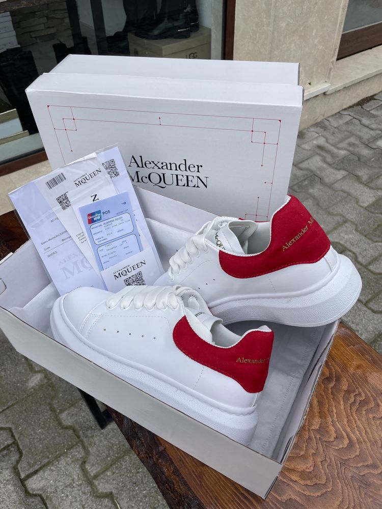 Alexander McQueen различни видове