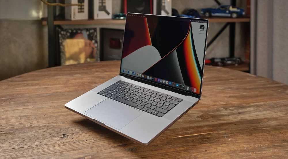 MacBook PRO 16 2024 M1 MAX 32/1000 SSD Silver IDEAL 100%