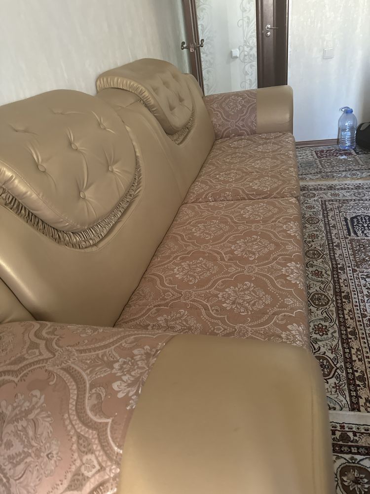 Диван почти новый
